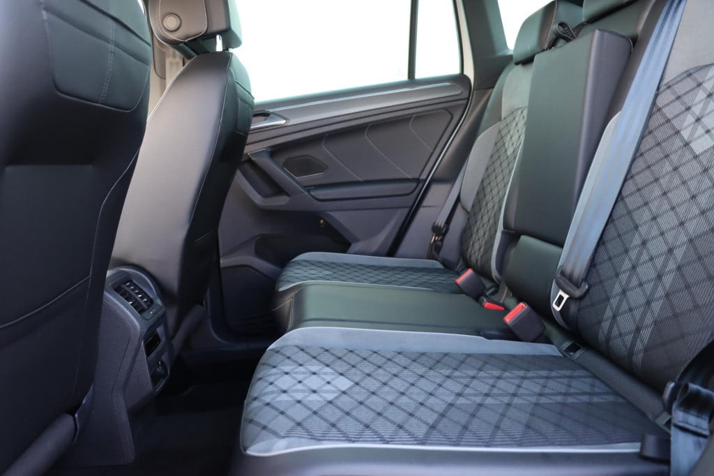 Volkswagen Tiguan 1.4 tsi ehybrid r-line business + 245pk dsg6