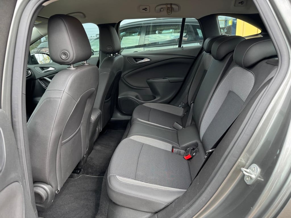 Opel Astra sports tourer 1.2 bns elegance
