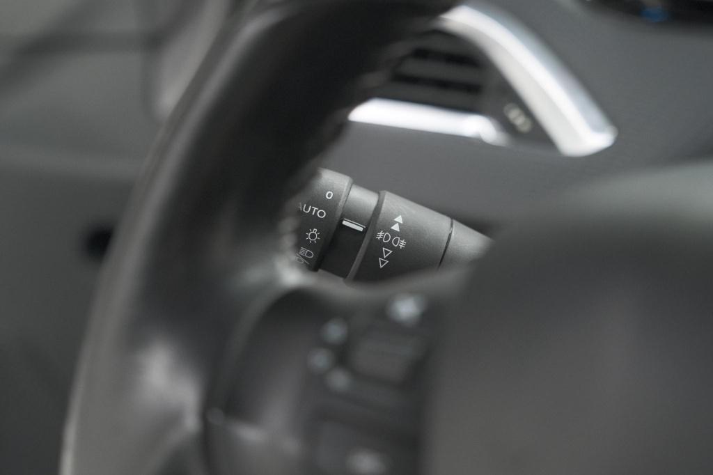 Peugeot 2008 puretech 110 allure | trekhaak | parkeersensoren | navigatie