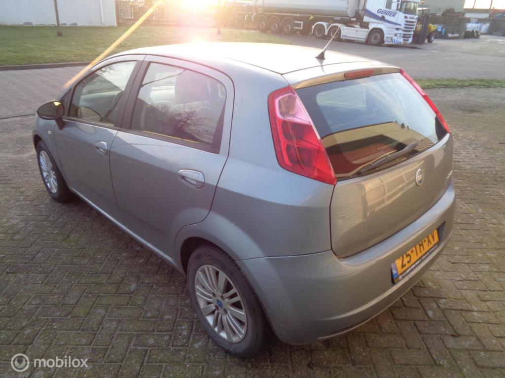 Fiat Grande Punto 1.4-16v emotion/airco/cruise/lm velgen/nieuwe apk 03-2027