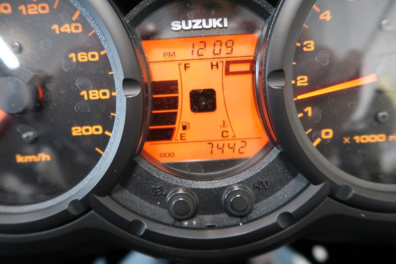 Suzuki V-Strom 650 2011 slechts 7450 km!