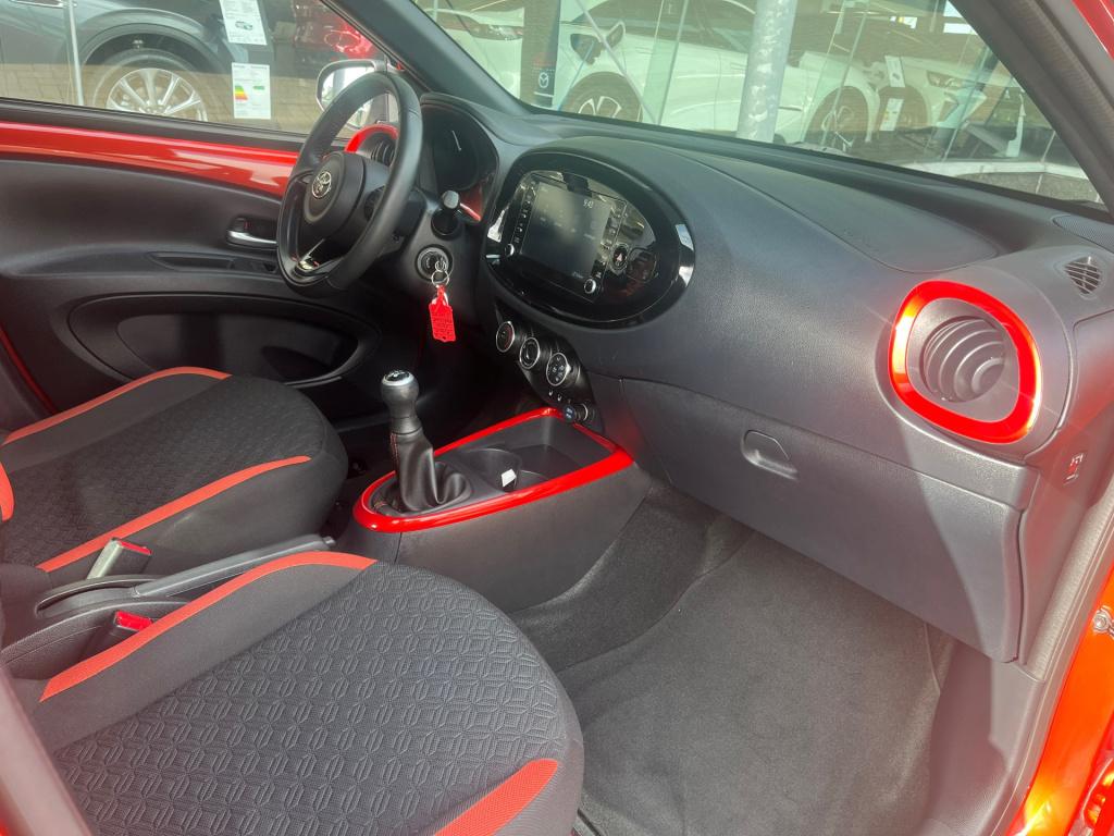 Toyota Aygo x 1.0 vvt-i mt envy|achteruitrijcamera|rijklaar