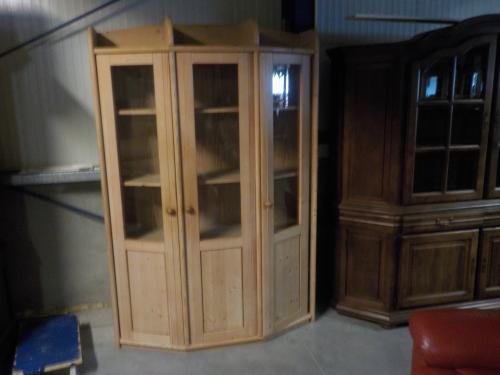 Mooie kwaliteit massief grenen wandmeubel in zeer goede staat