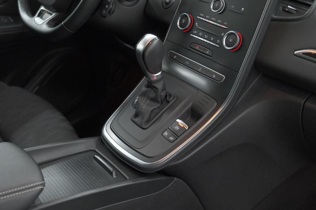 Renault Scenic tce 140 edc limited | camera | stoelverwarming | navigatie |
