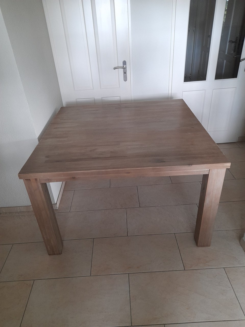 Prachtige Massief houten  tafel 130 x 130 x 71,5 H (in goede nette staat )