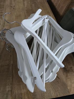 25 witte kleding hangers