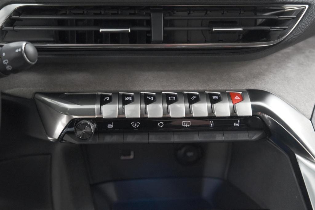 Peugeot 3008 puretech 130 eat8 gt black pack | trekhaak | elektrische koffe