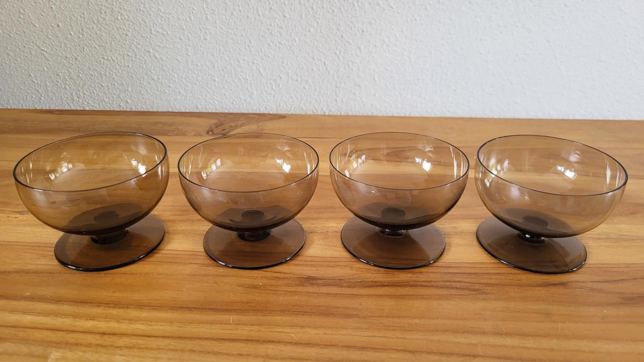 Vintage set v 4 lage coupes/glaasjes dun rookglas