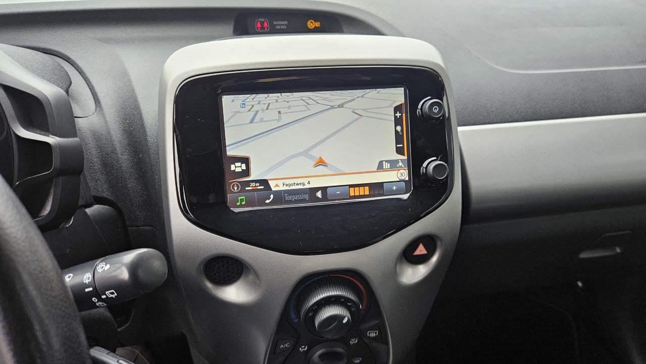 Prachtige TOYOTA AYGO X-WAVE Cabrio Top 2016 / NL AUTO / NAP / 80.895 km !