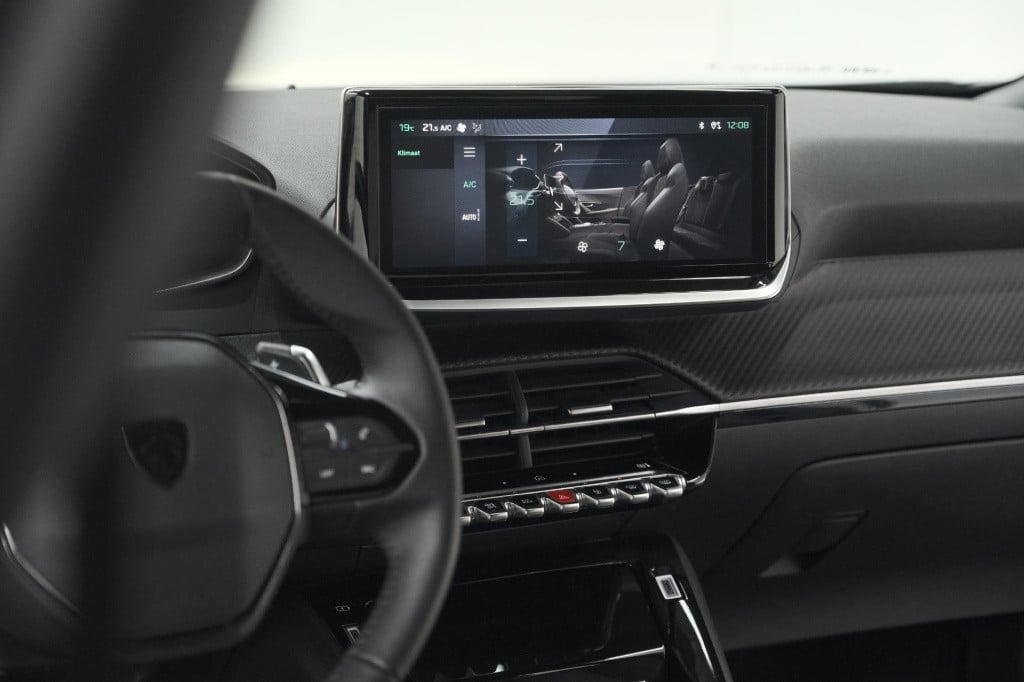 Peugeot 2008 puretech 130 eat8 allure | camera | navigatie | apple carplay 