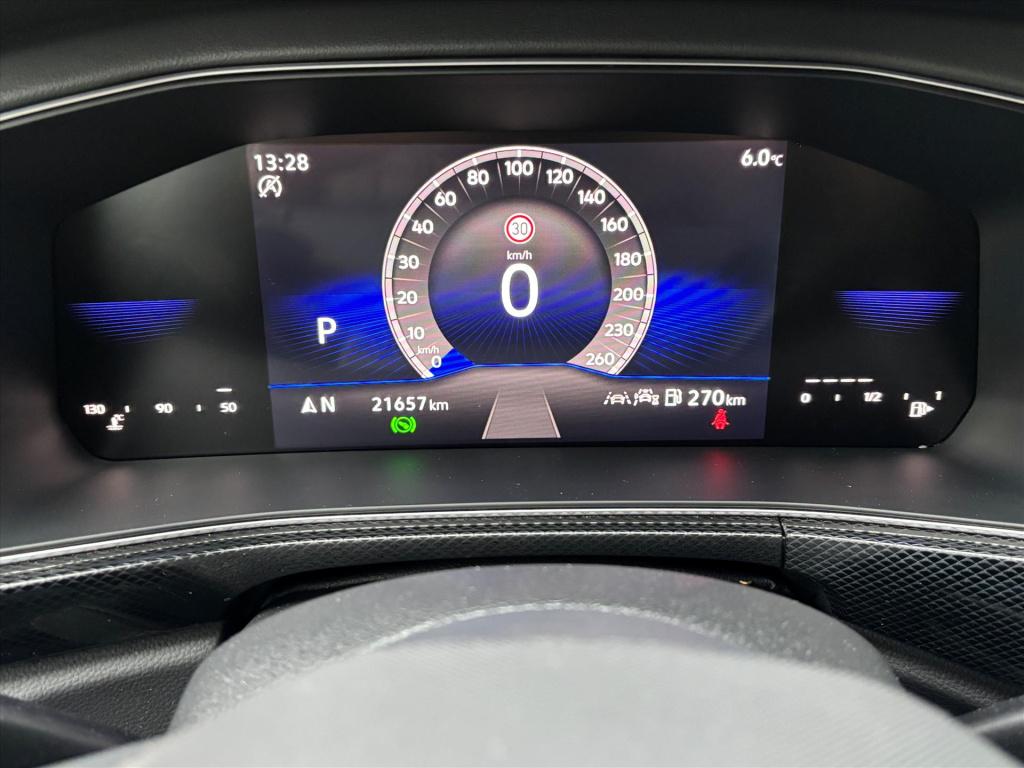 Volkswagen T-cross 1.5 tsi 150pk dsg-7 r-line| trekhaak|navi| led strip| ri