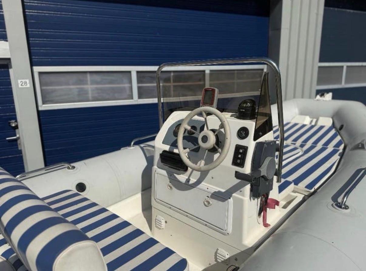 Zodiac Medline 470 voorzien van super sterke en zuinige 85pk Yamaha