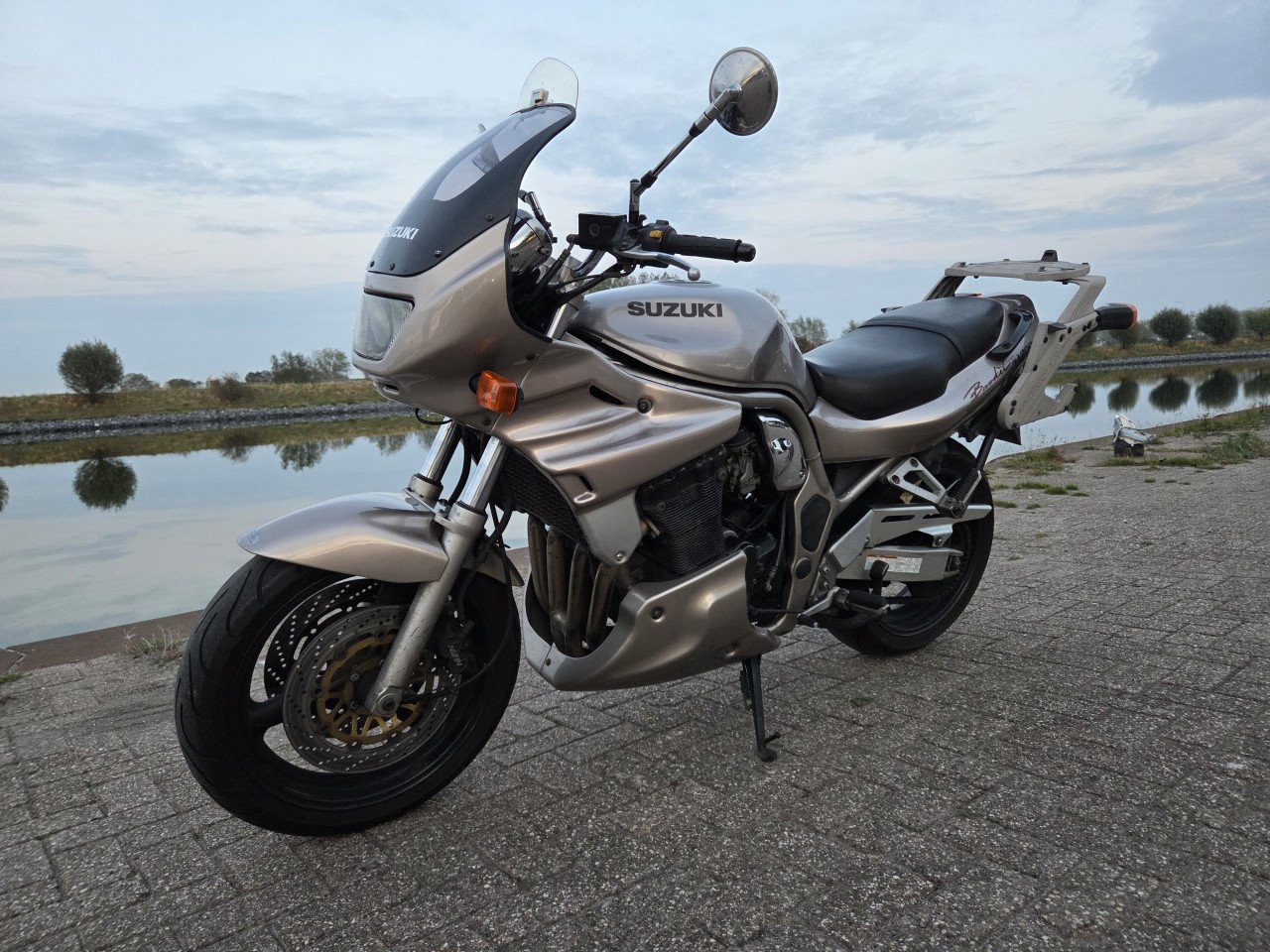 Suzuki GSF1200N (bandit) met volle kuip en 3 delig kofferset (weinig km's)