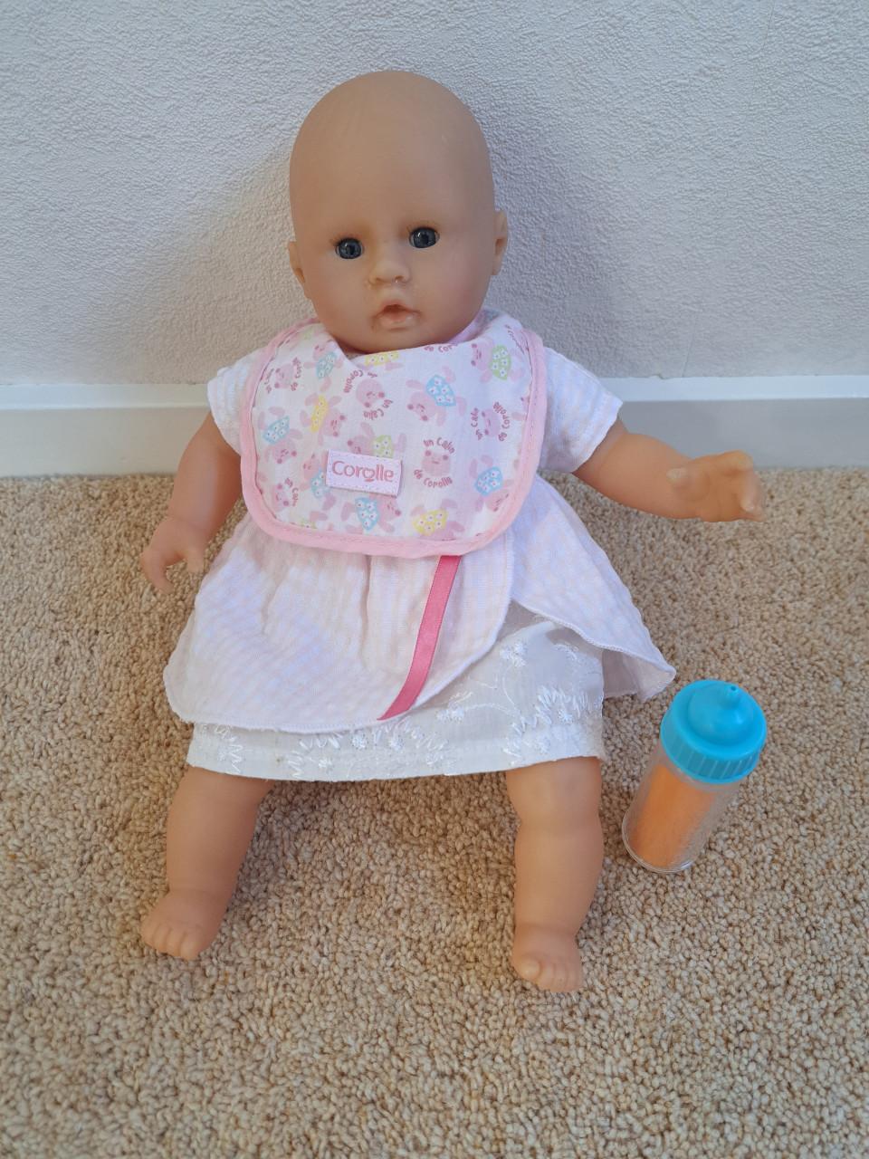 Babypop met zacht lijf en slaapoogjes 32 cm