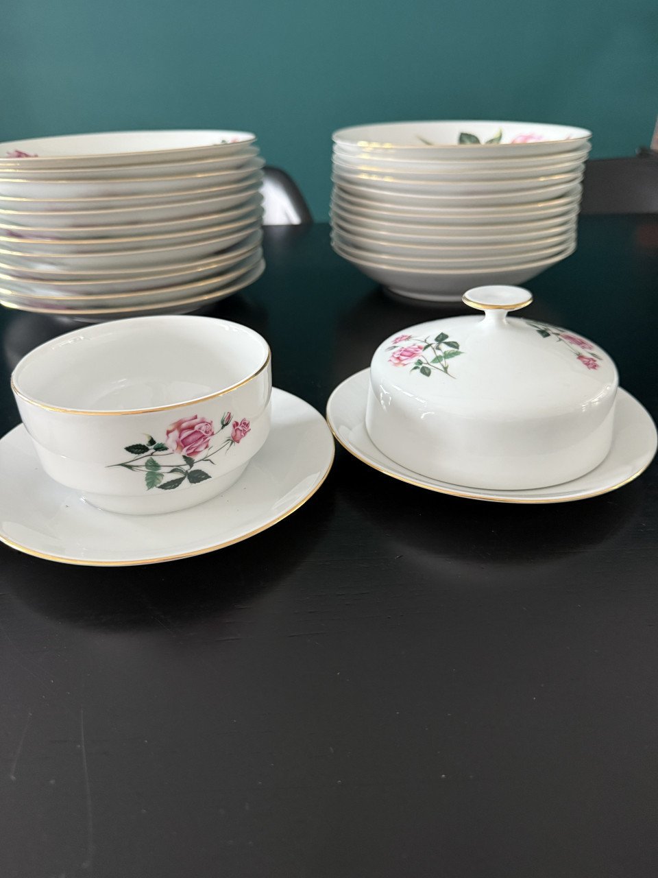 12-delig servies gouden rand en roze roosjes epiag D.F. Czecho slovakia