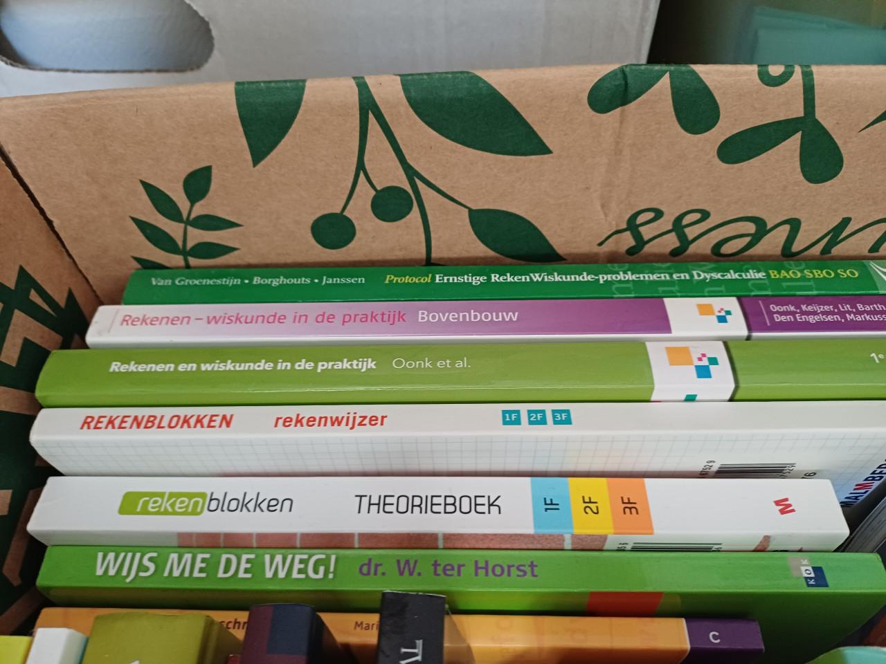 Diverse studieboeken, vooral PABO en Cambridge