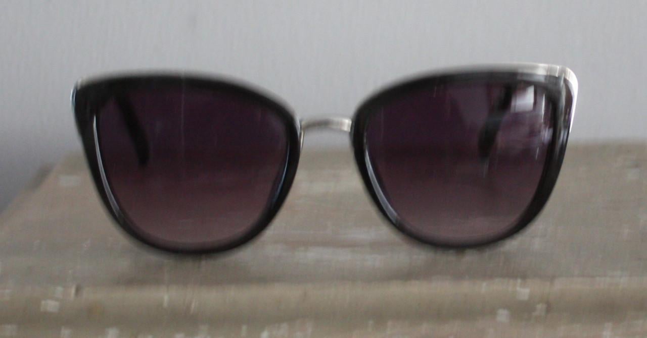 Zwarte zonnen bril op sterkte