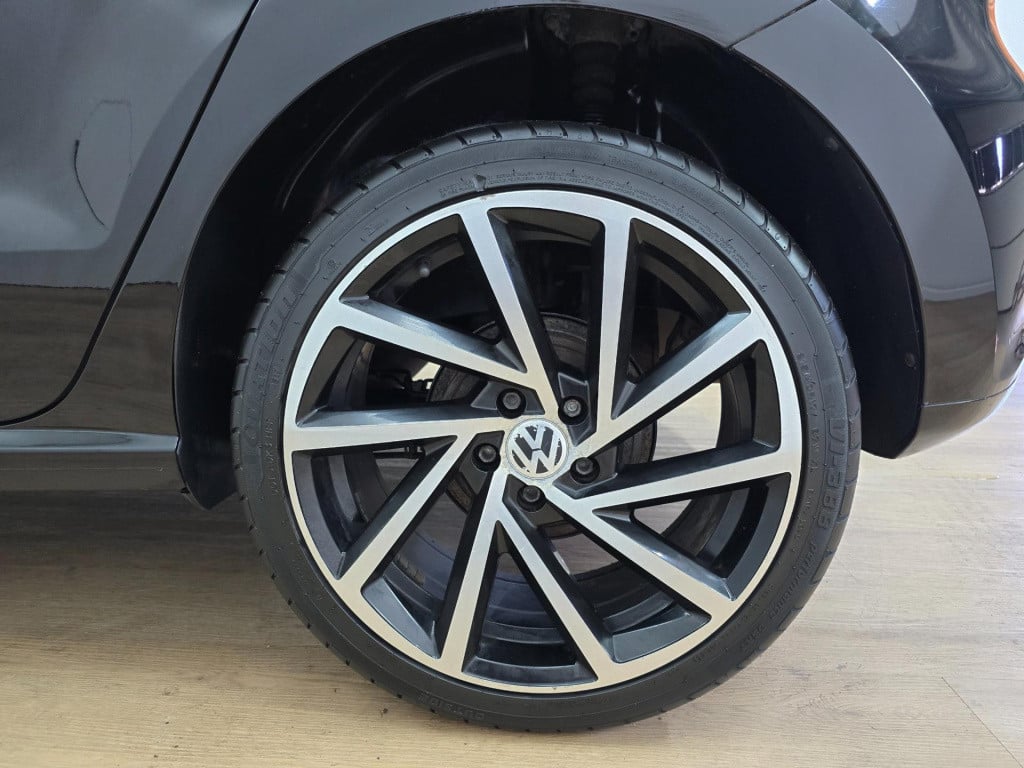 Volkswagen Polo occasion 1.2 met parkeercamera en luxe audio | sportieve lo