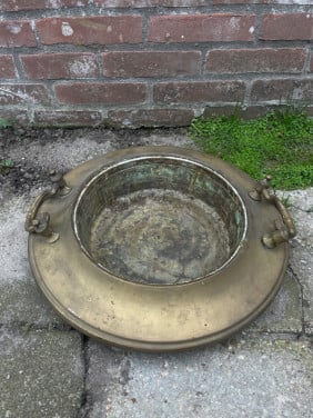 Oude vuurpot van messing
