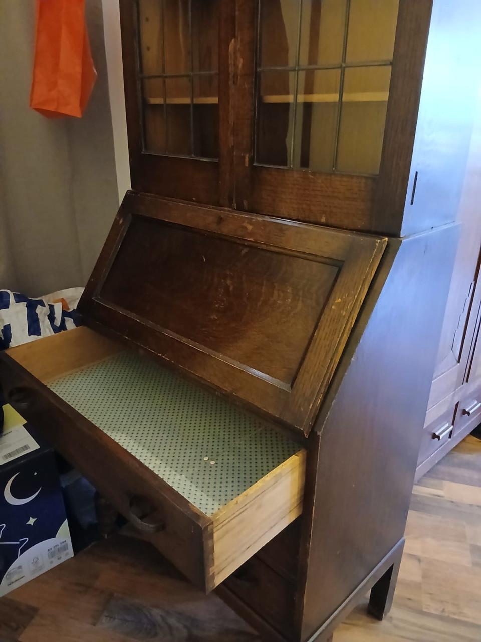 Antieke secretaire van eikenhout, Biedermeier model uit de 19e eeuw