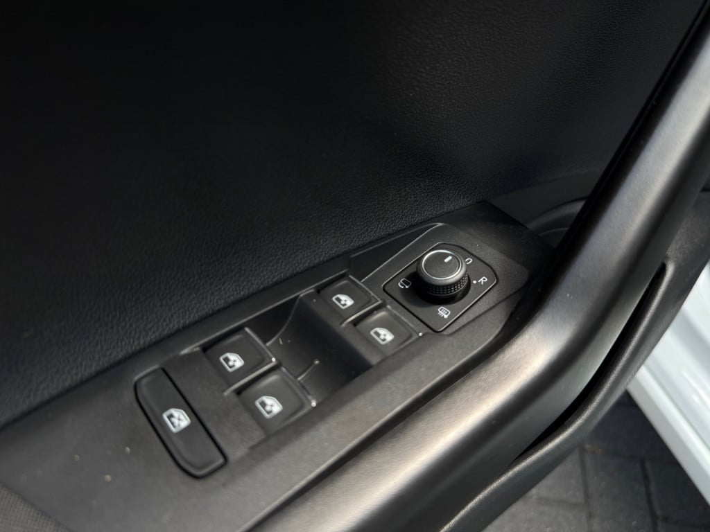 Volkswagen Taigo 1.0 tsi r-line * panoramadak * navigatie * camera * virtua
