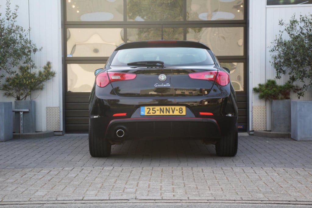 Alfa Romeo Giulietta 1.4 t distinctive - airco - cruise control -dealer oh!