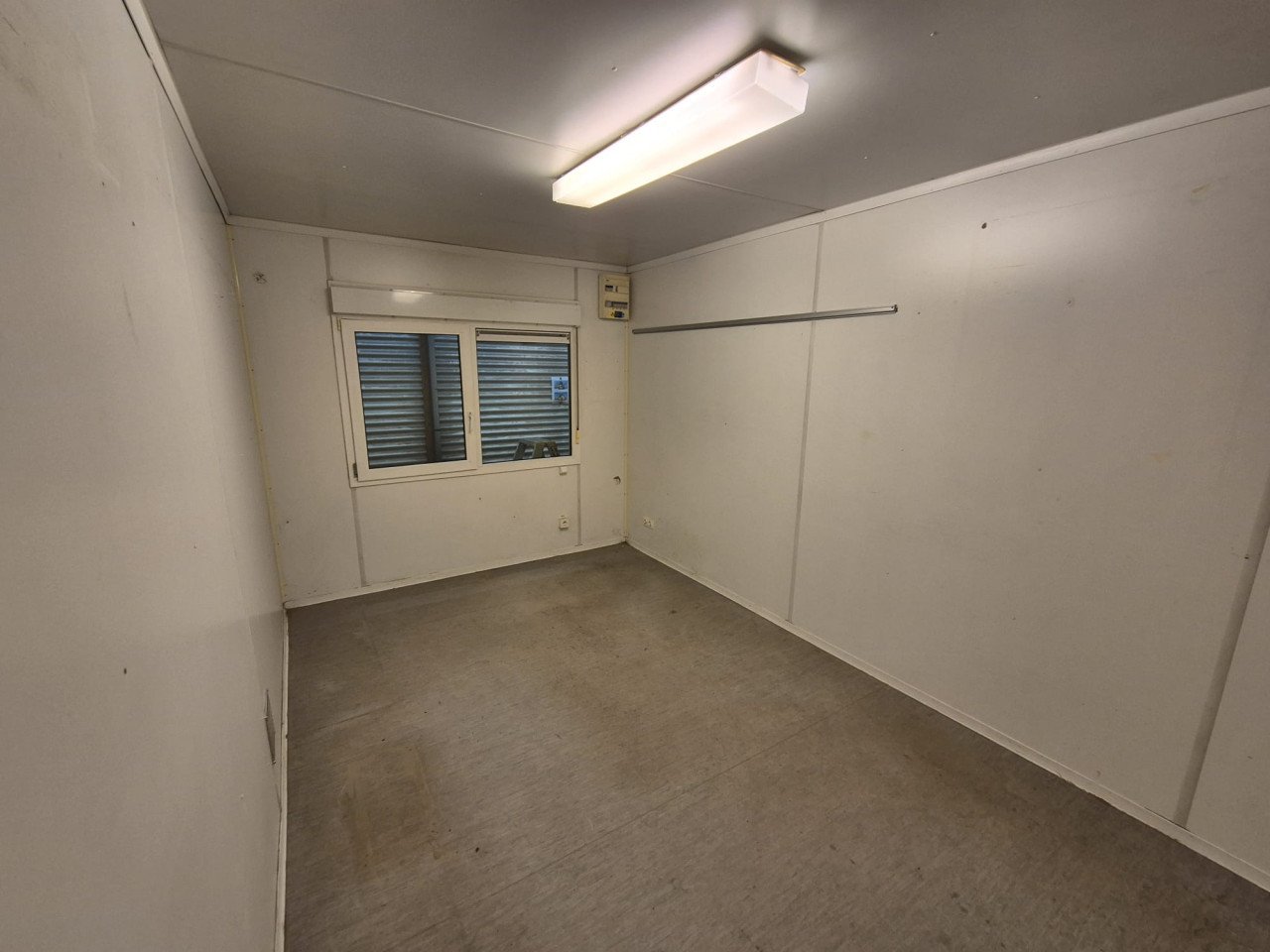 Kantoorunit / bouwkeet / woonunit 6x3m met keuken en toilet