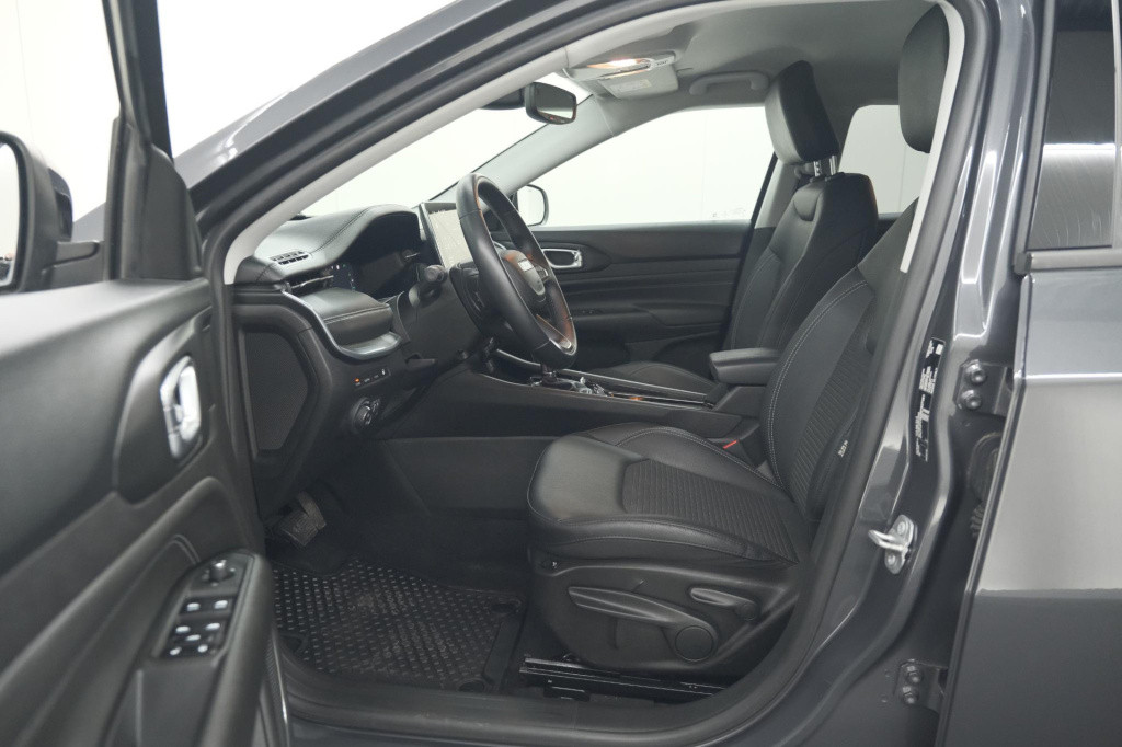 Jeep Compass 4xe 190 plug-in hybrid electric night eagle | camera | apple c