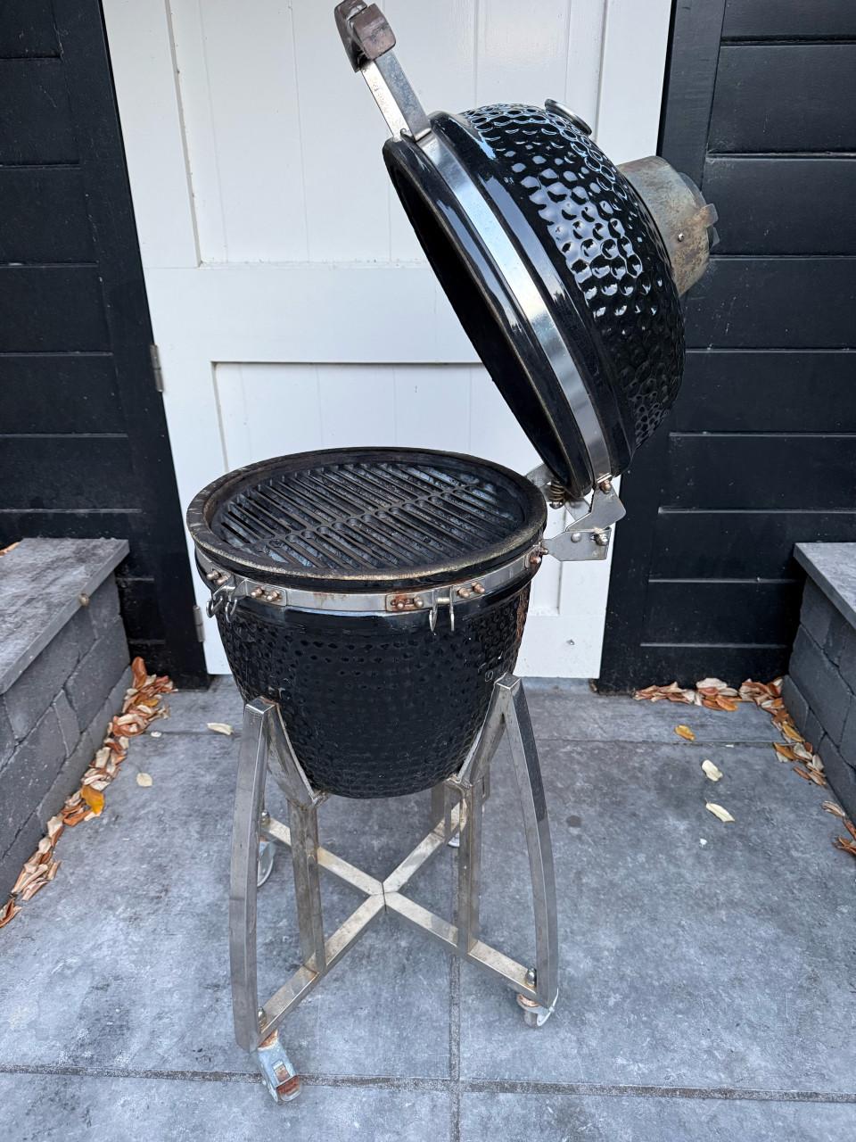 Kamado BBQ medium