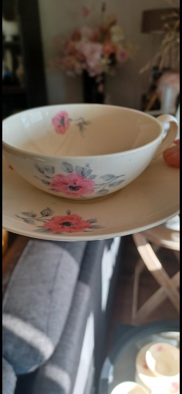 Vintage: Set van 5 kopjes en schotels en melkkannetje