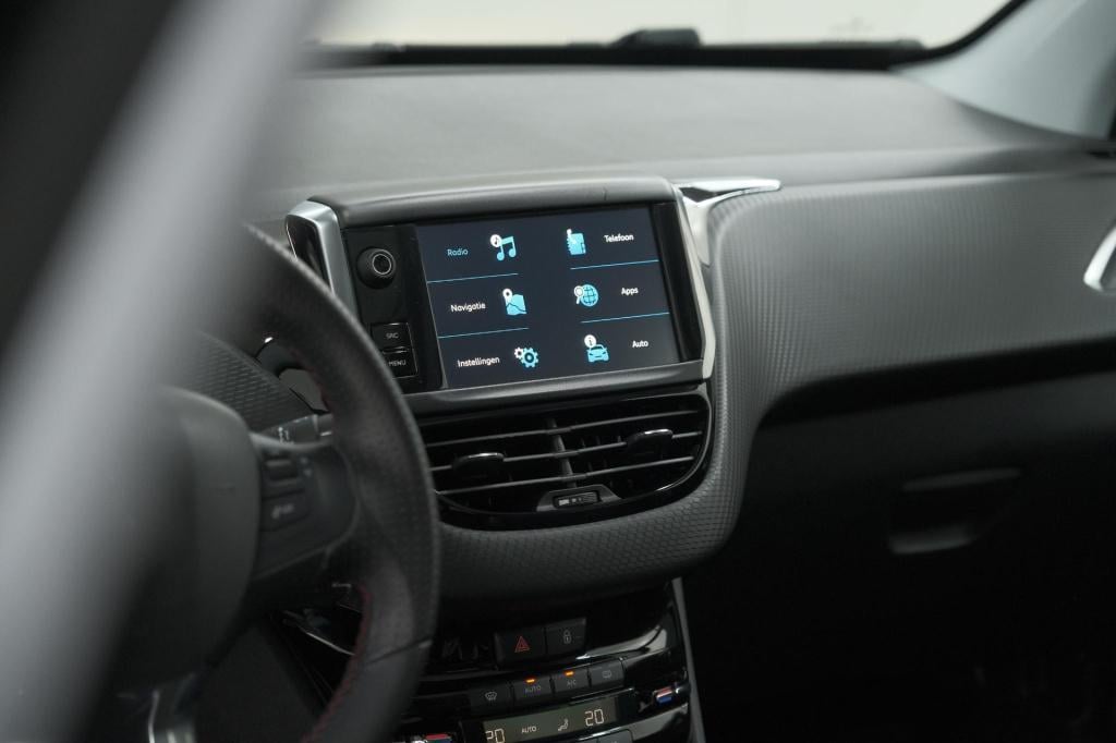 Peugeot 2008 puretech 110 eat6 gt line | trekhaak | panoramadak | apple car