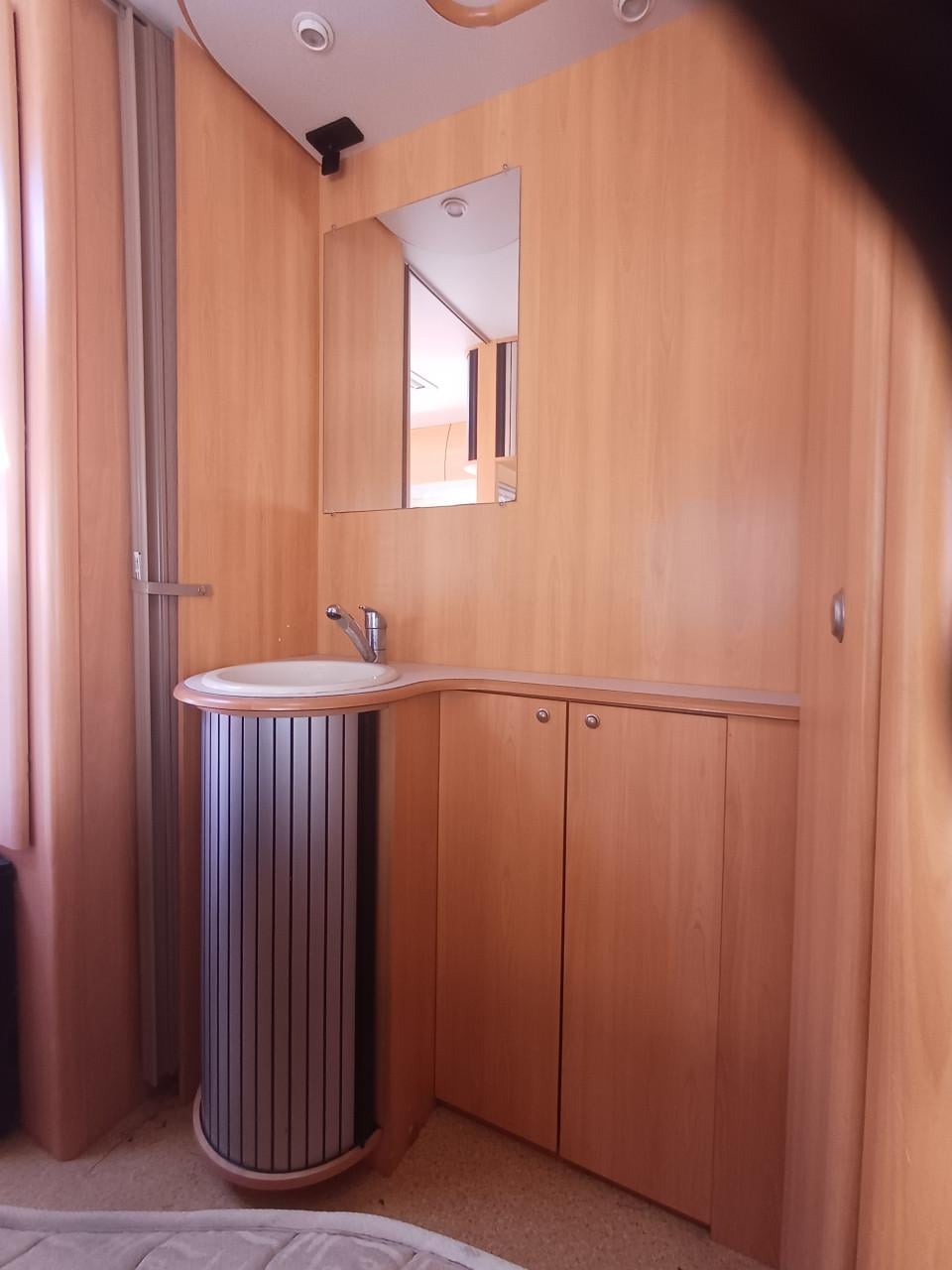 Home Car Caravan Met mover en voortent