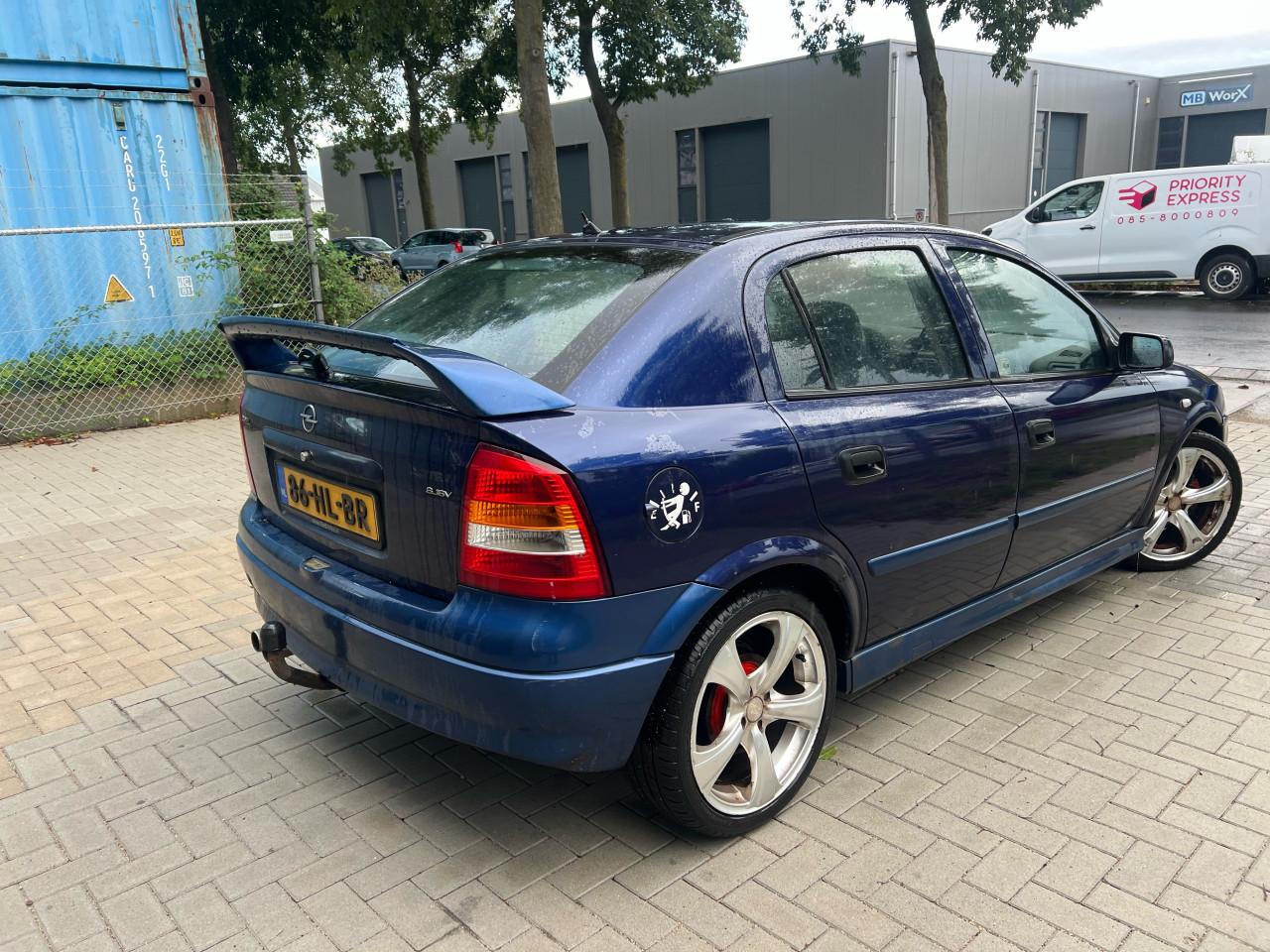 Opel Astra 1.6-16V Pearl sportlook jaar apk