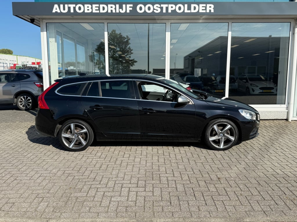 Volvo V60 1.6 t3 r-design
