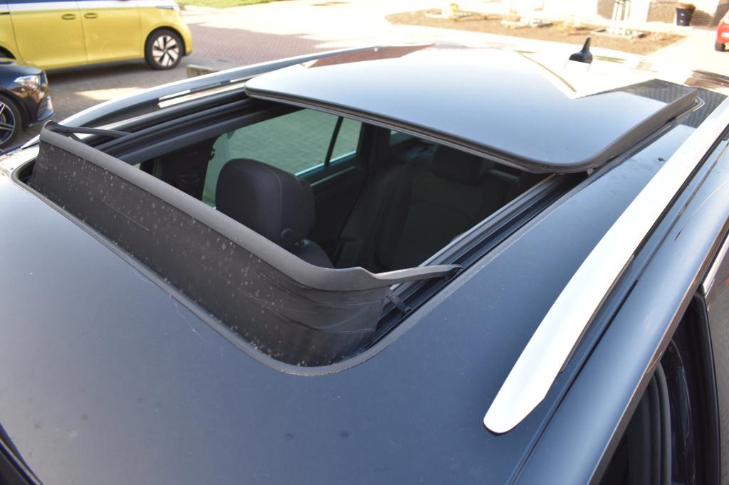 Volkswagen Tiguan 1.5 tsi act highline r-line | trekhaak | panoramadak | dy