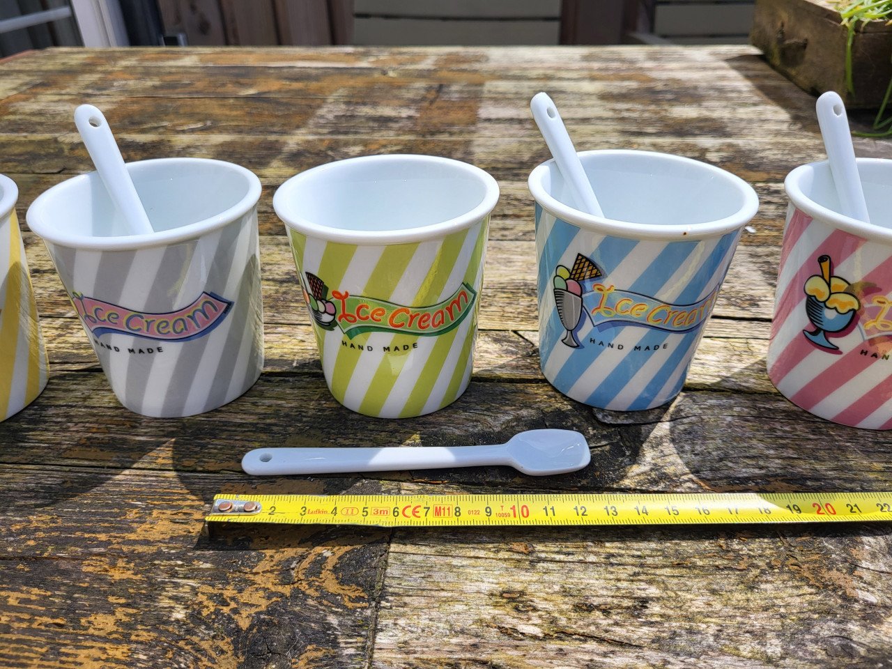 6 retro ijsbekers met lepels porselein