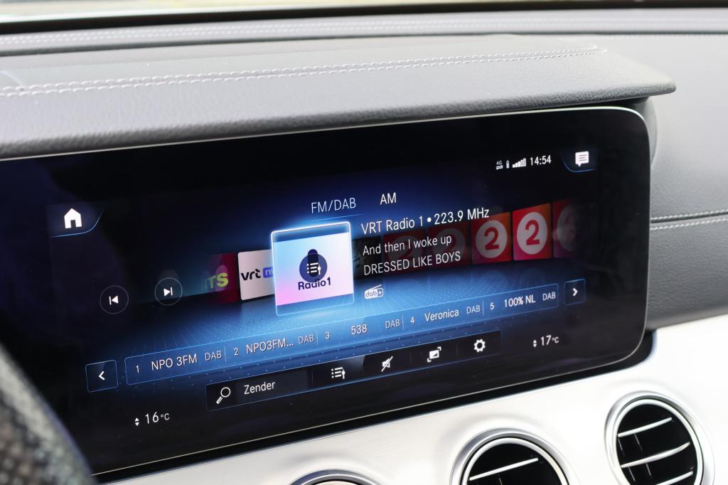Mercedes-Benz E-Klasse 200 business solution amg l panoramadak l burmester 