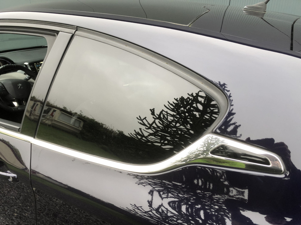 Peugeot 208 1.6 vti 120pk panoramdak 3-drs