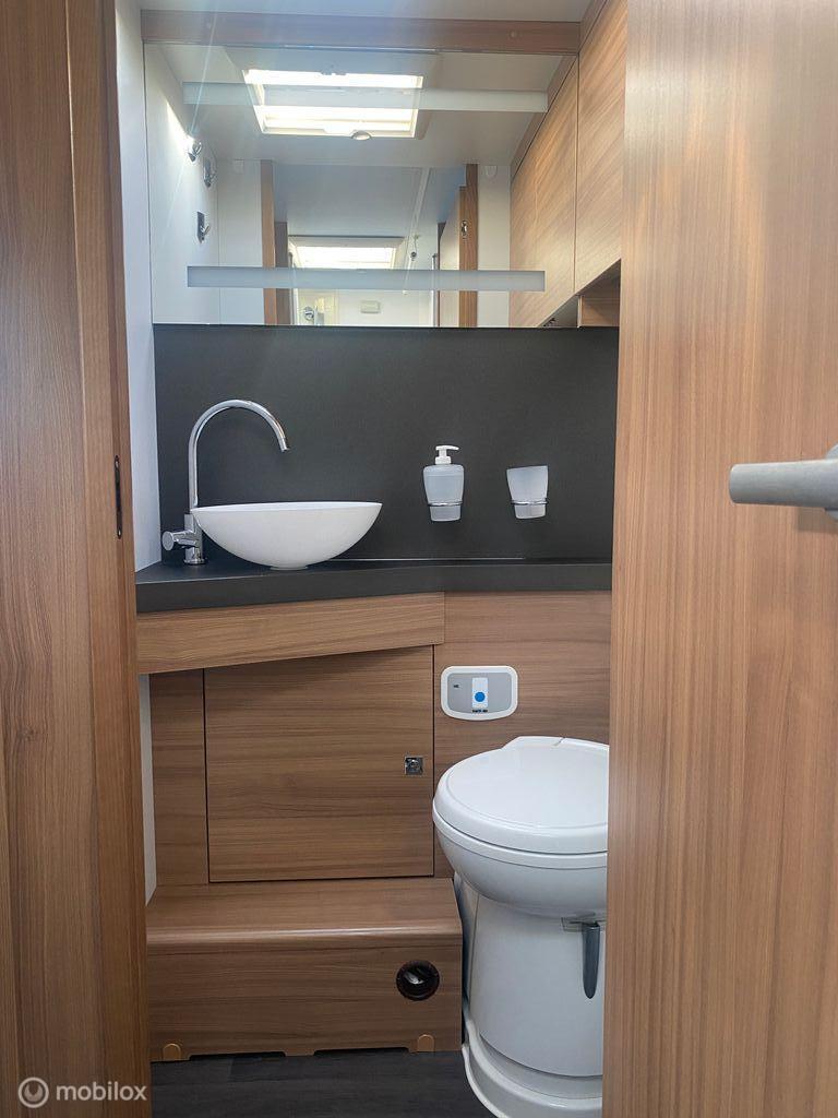 Adria Onbekend matrix 670dl