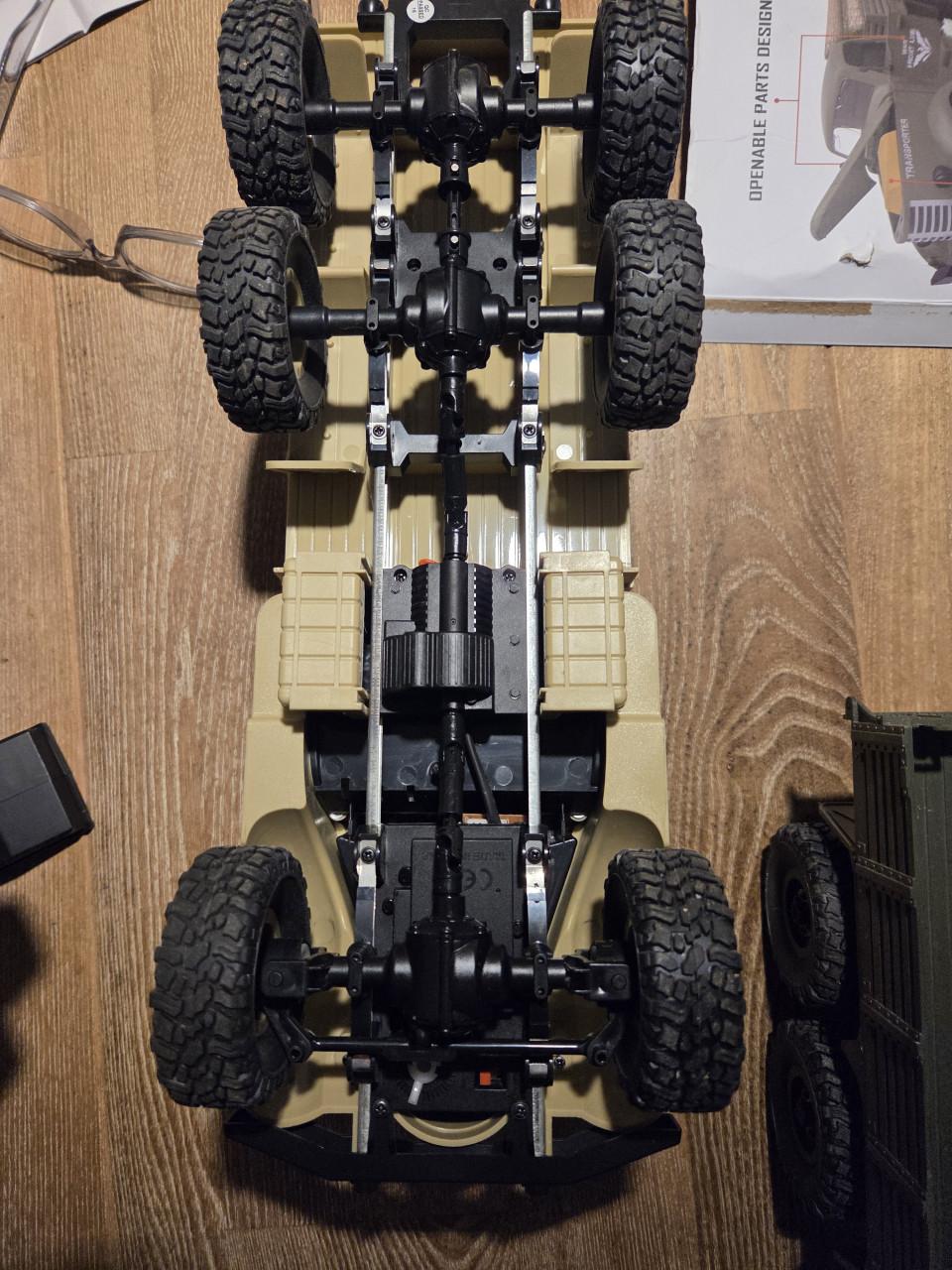 2 vrachtwagens 6x6 rc