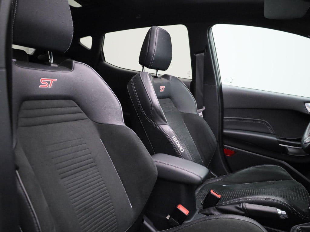 Ford Fiesta 1.5 ecoboost st-3 panoramadak | winterpack | b&o soundsystem | 