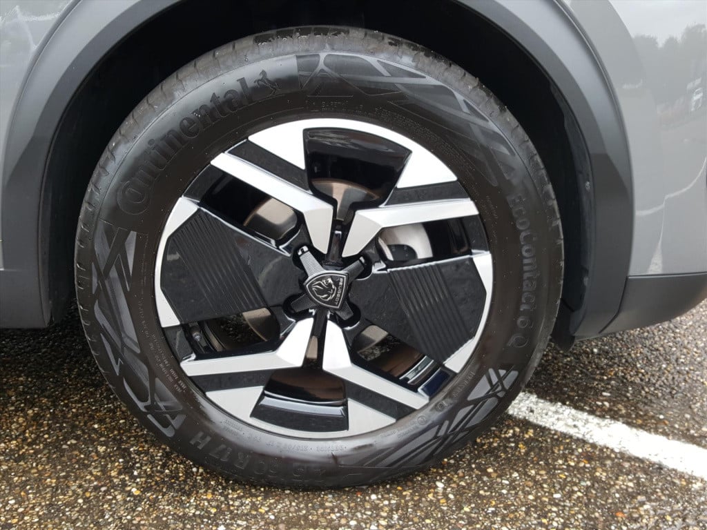 Peugeot 2008 1.2 puretech 100pk allure | navigatie | bluetooth | applecarpl