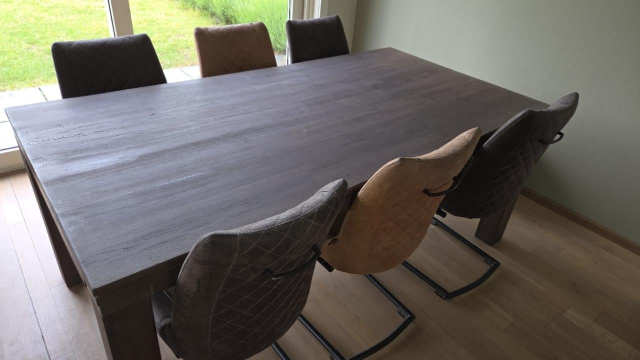 Henders & Hazel set: vitrinekast, tv-meubel, eettafel + 6 stoelen