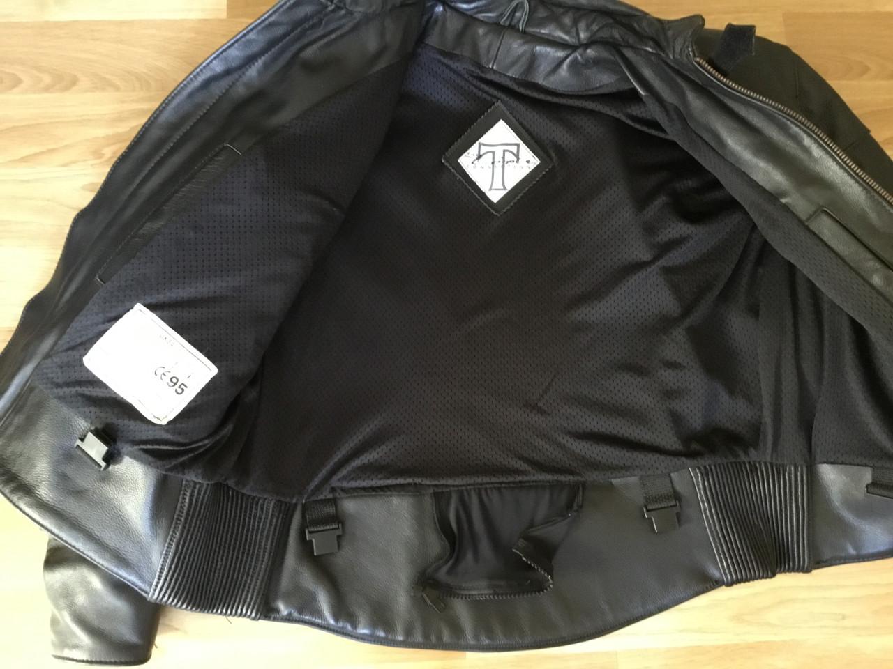 Motorjack.  Leer.  Triumph