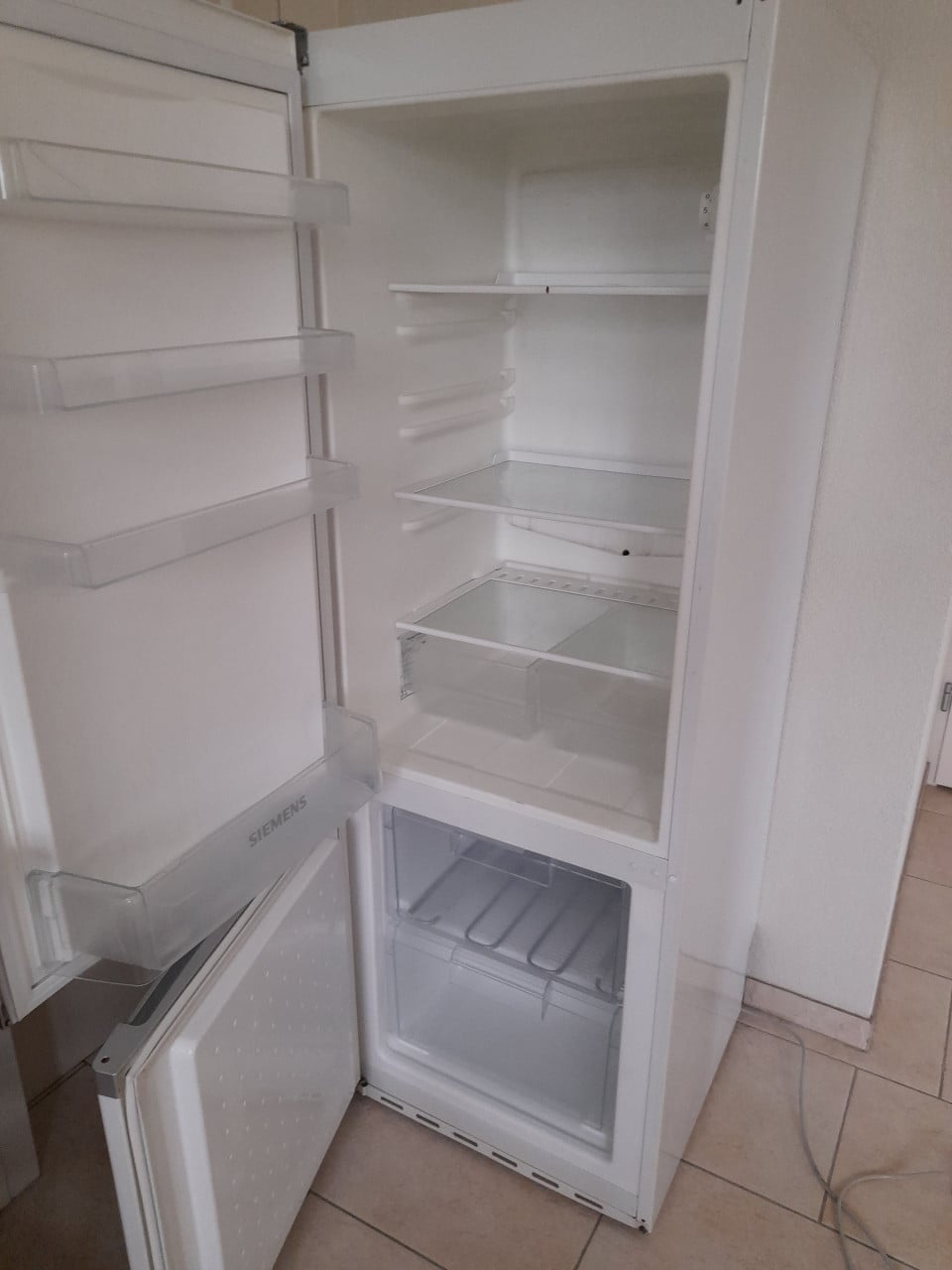 Siemens Koel-vries combinatie 60D x 55B x 155H (in goede staat)