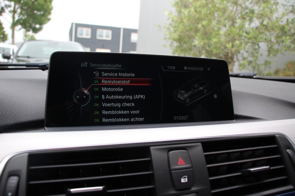 BMW 3-serie touring 318i m sport edition aut. - navi groot - adap led - pdc