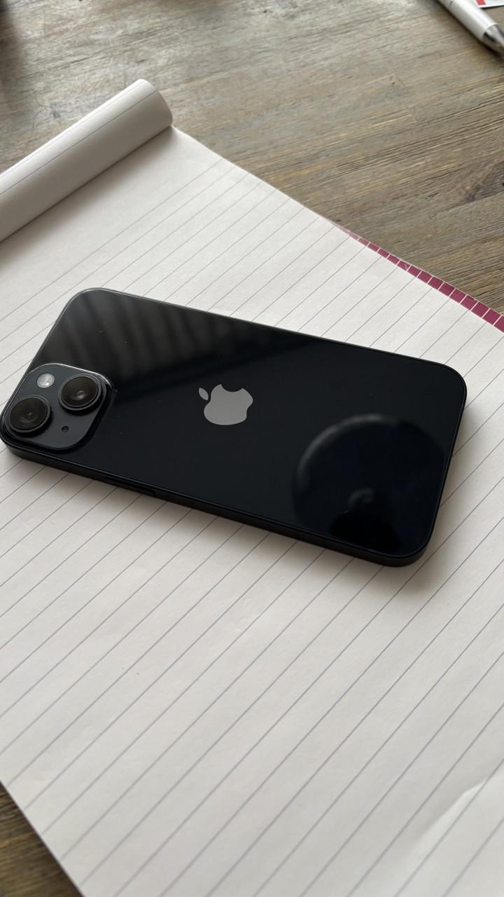 I phone 14 zwart/nacht blauw