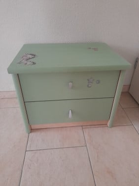 Leuk nachtkastje  55x40x 44H (in goede staat )