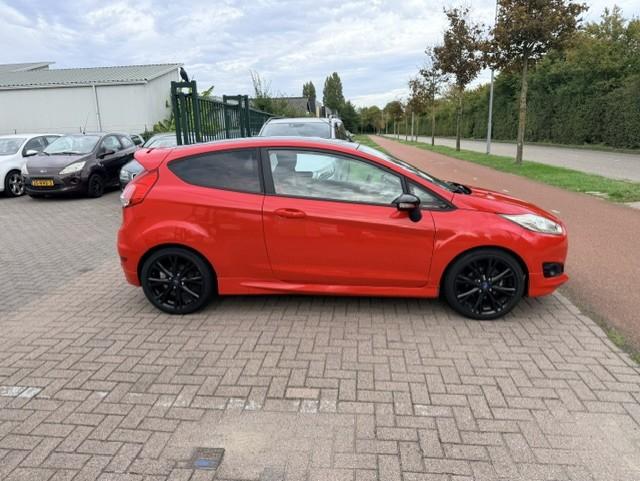 Ford Fiesta 1.0 ecoboost red/black edition (140pk)