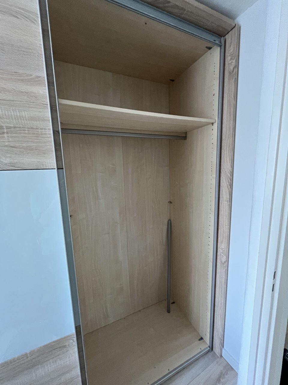 Kledingkast / linnenkast